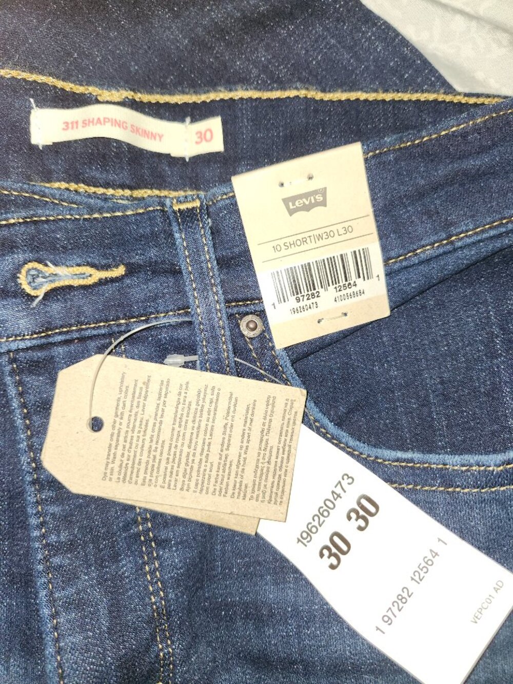 Levis - Picture 3 of 3